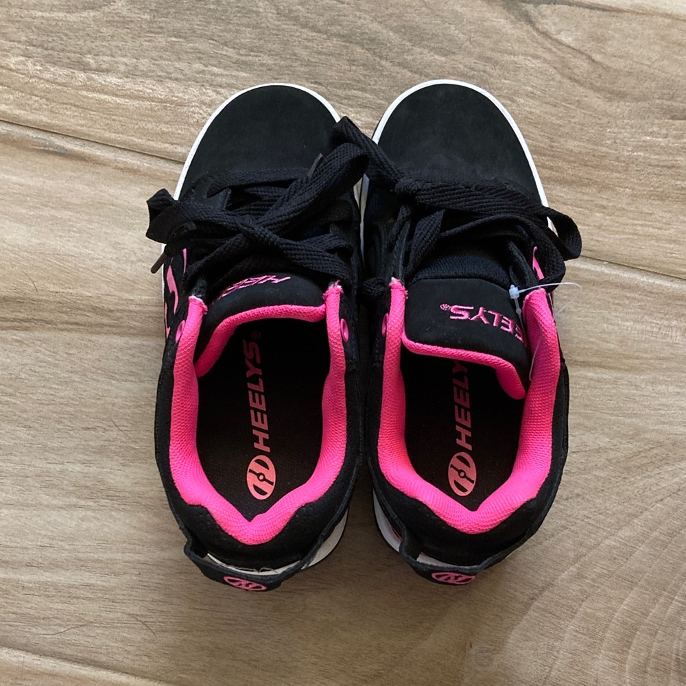 Heelys Women's Black and Pink Sneakers